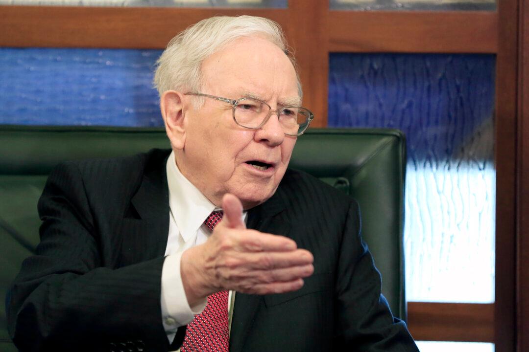 Buffett: US Economy Better Than Presidential Hopefuls Say