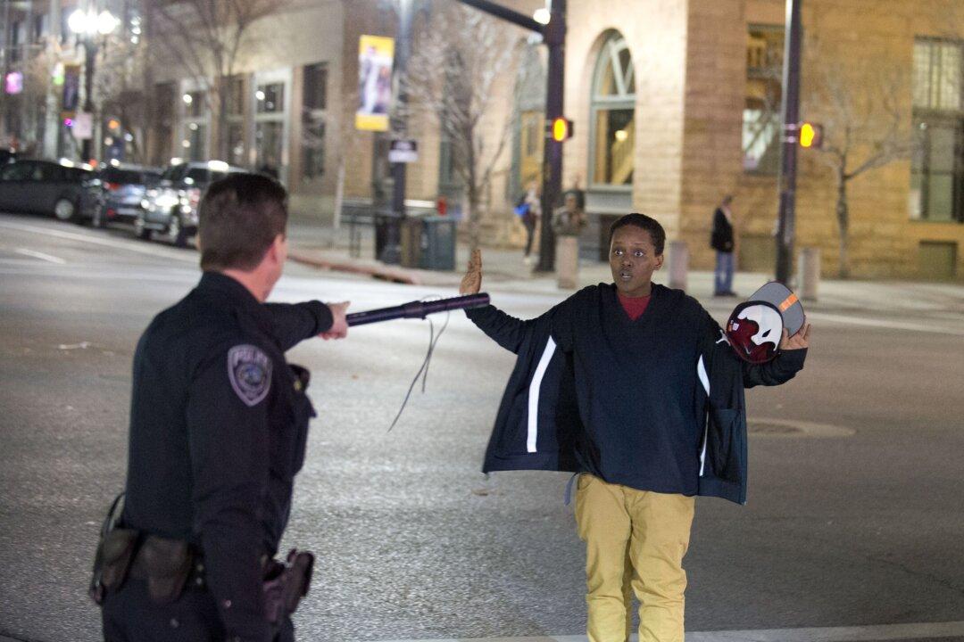 Salt Lake City Police Battle Rock-Throwers After Shooting