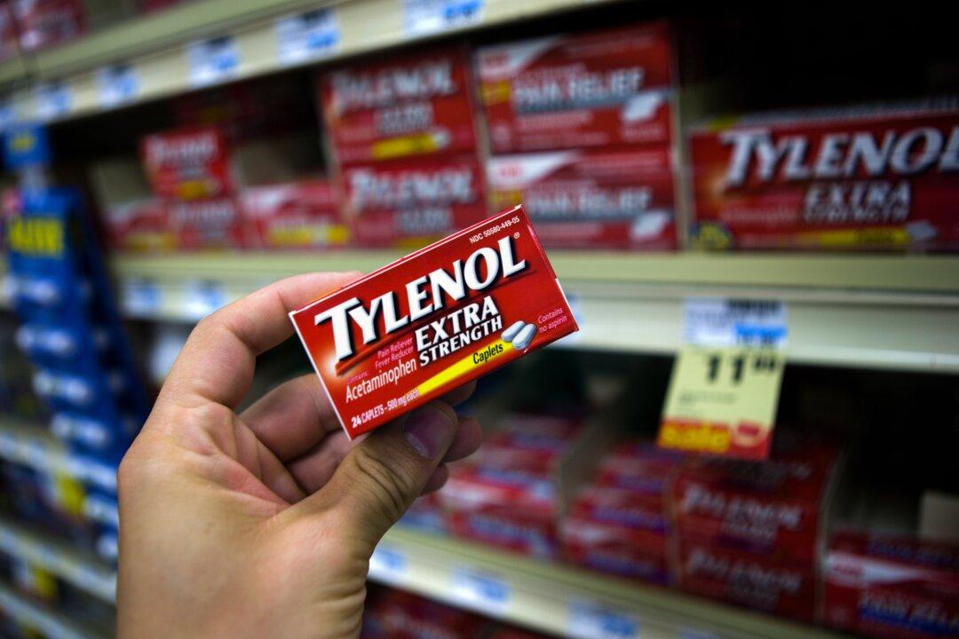 Doctors Issue Warning to Parents About Giving Children Adult Tylenol Amid Drug Shortages