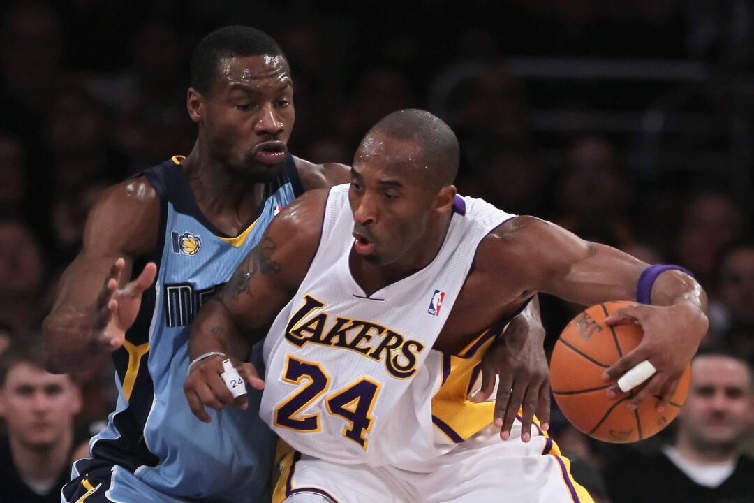 Tony Allen: Kobe Bryant Gifts Grizzlies Guard Shoes With Note Reading ‘Best Defender I Ever Faced’