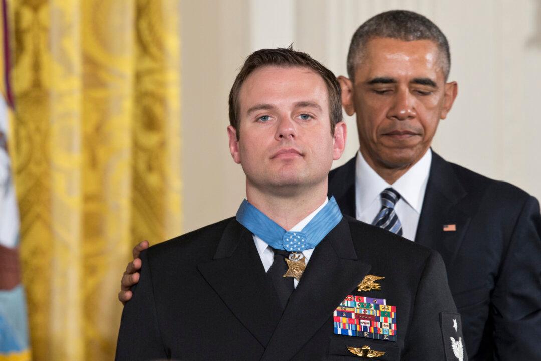 Navy SEAL Receives Medal of Honor at White House Ceremony