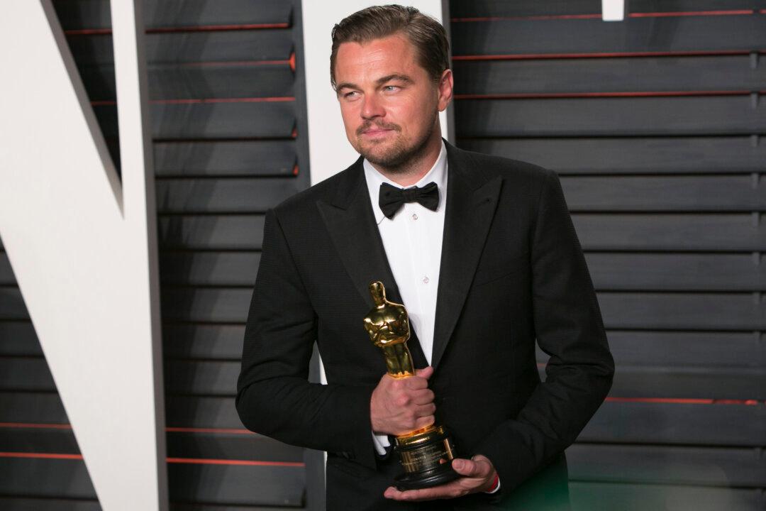 Video: Leonardo DiCaprio Waits to Have His Oscar Engraved