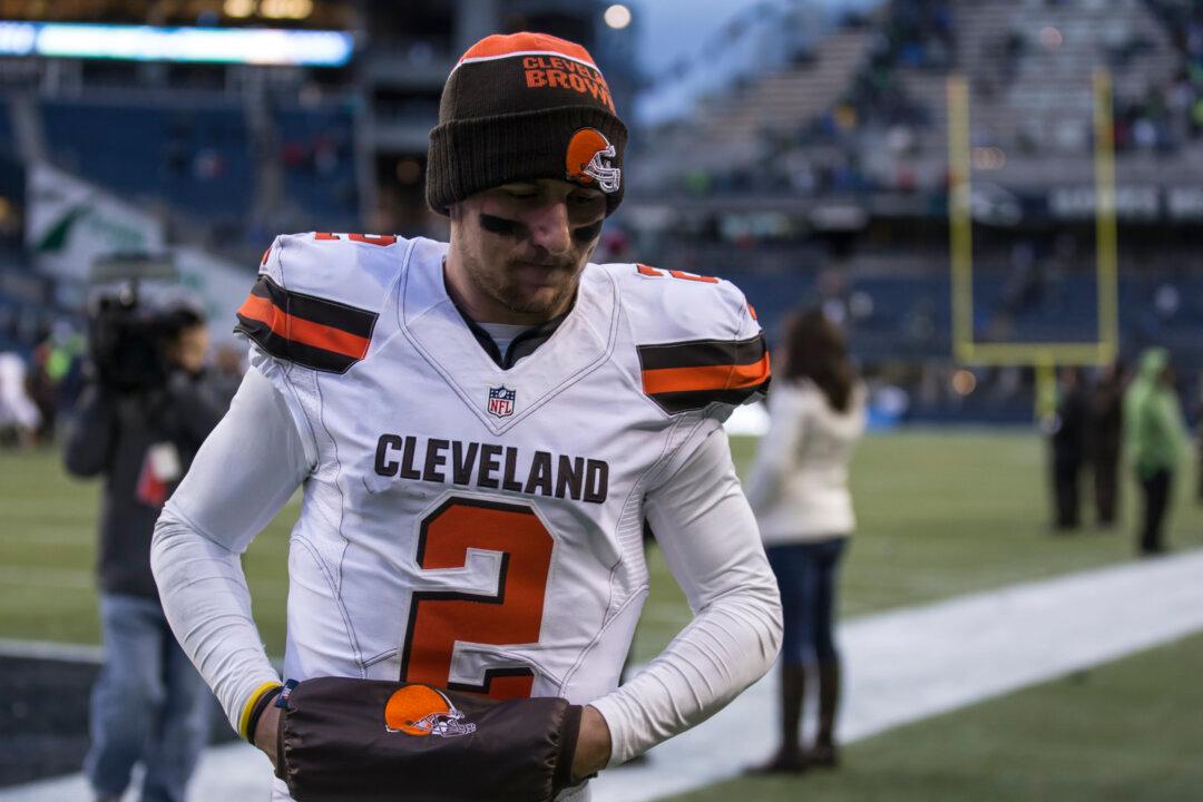Johnny Manziel: Video Surfaces of Cleveland Browns Quarterback Allegedly Drinking Alcohol at Club