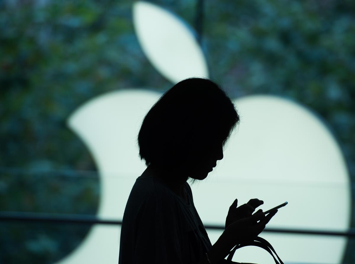 How Apple Empowers China, and Disempowers America