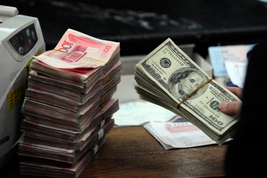 China to Slow Yuan’s Slide to 7 Per Dollar Amid Growing Concerns
