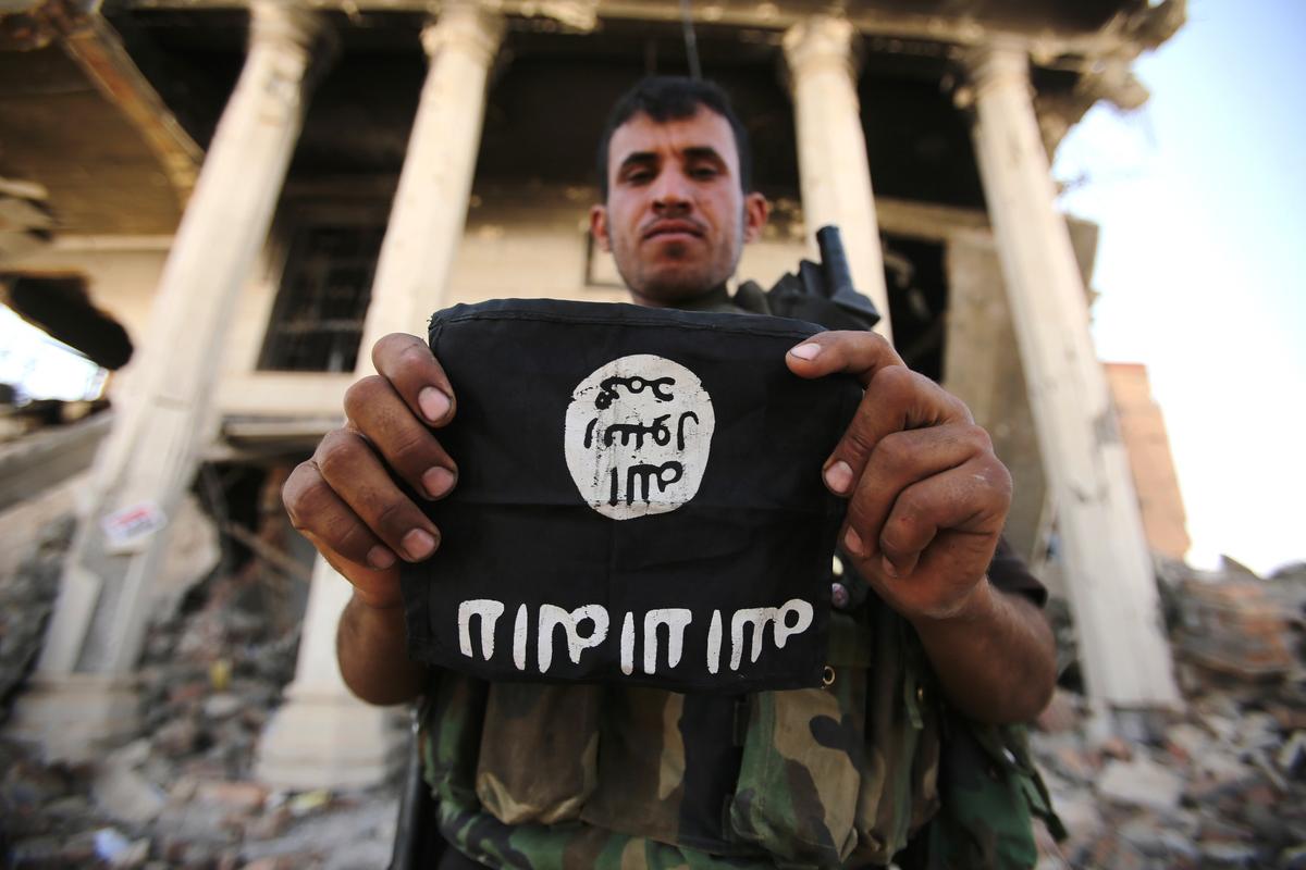 Watch Iraqi Forces Destroy ISIS Bomb Cars