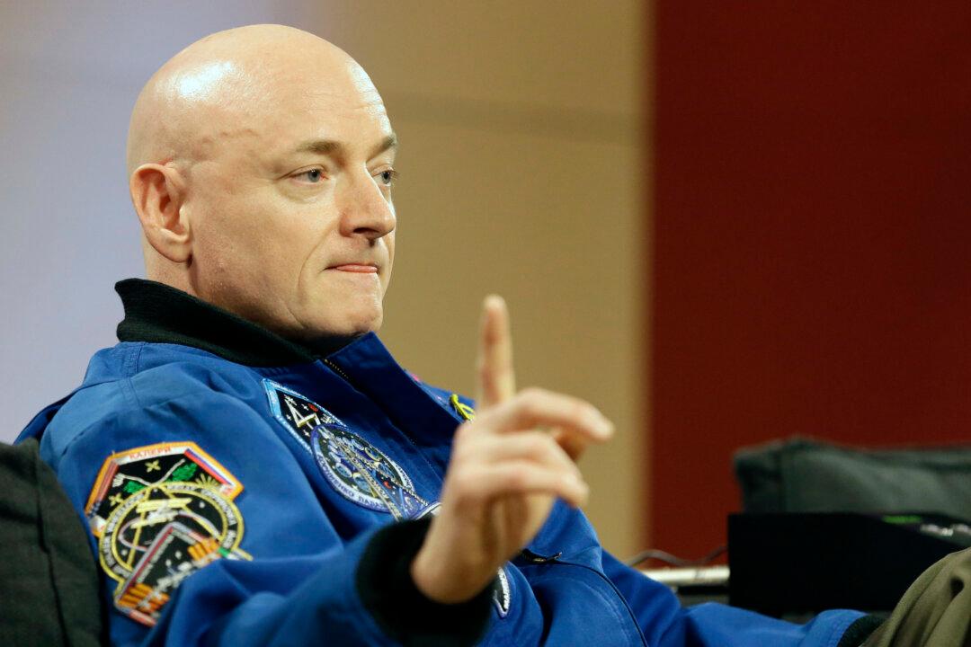US Astronaut Says After Year in Space, His Muscles Hurt and His Skin Burns