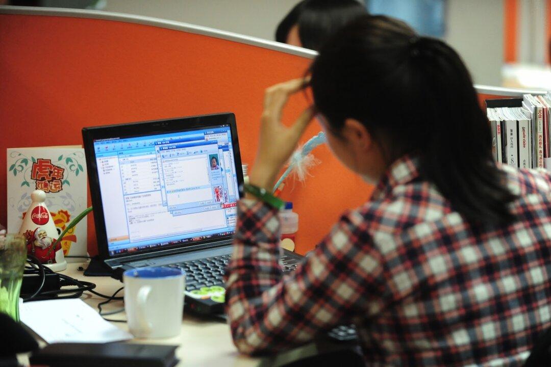 Young Chinese Woman Gets Death Threats for Posting Negative Review