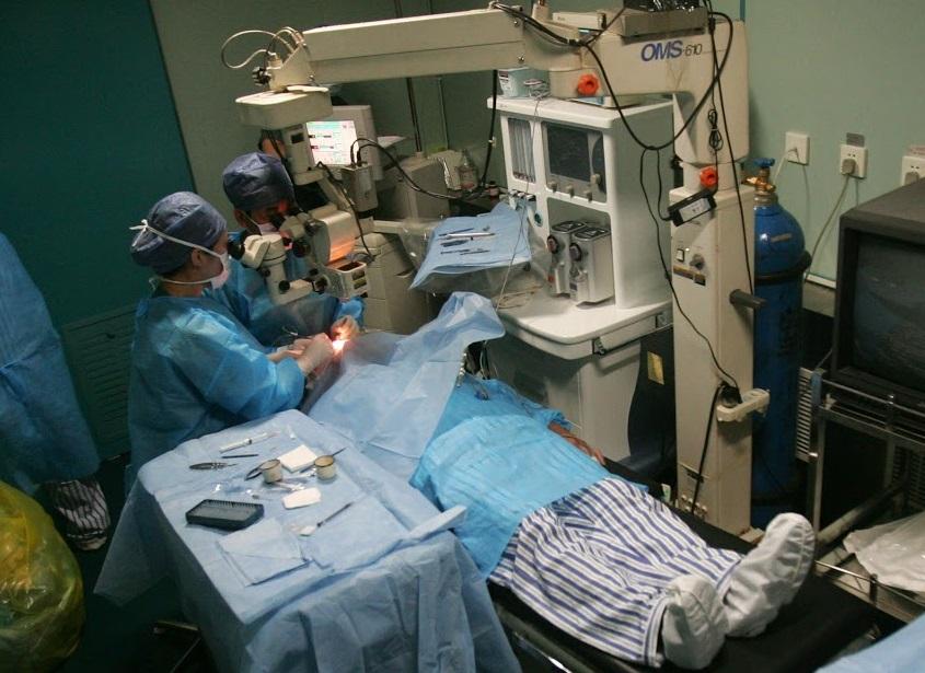 Chinese Doctor Gets Halfway Through Operation, Demands Another $1,000 to Finish It