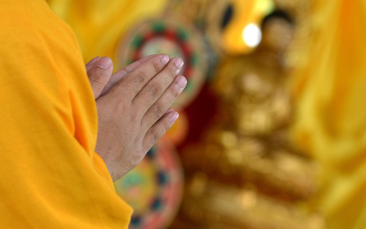 Buddhist Monk in Oregon Gets Attacked After Being Confused for a Muslim