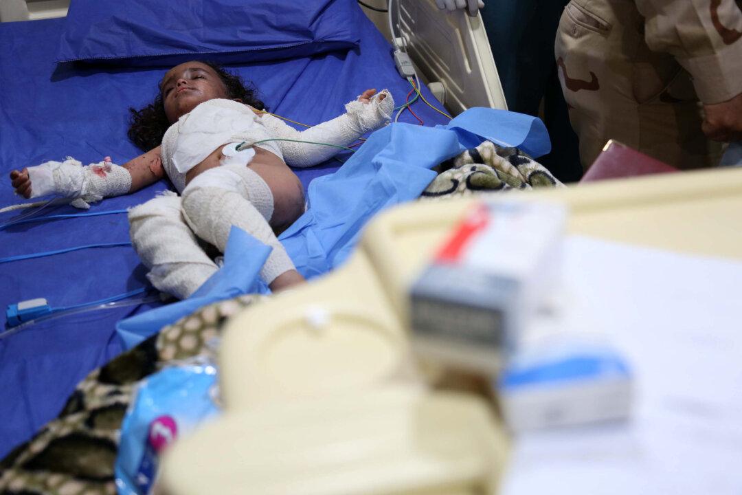 Iraqi Officials: ISIS Chemical Attacks Kill Child, Wound 600