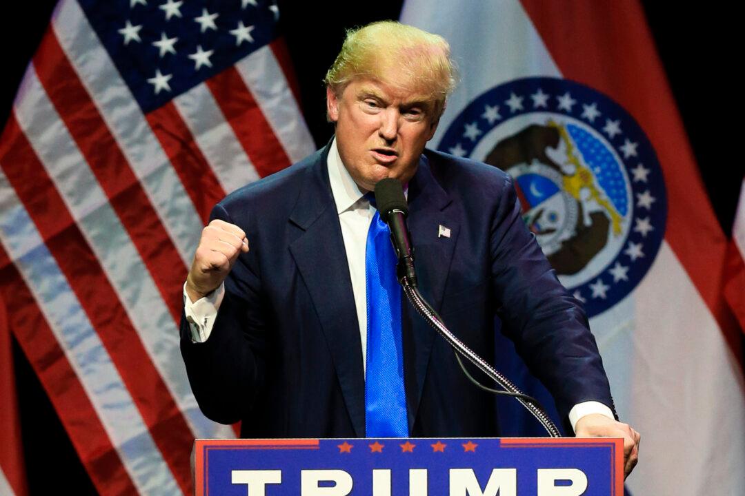 Donald Trump Says Protesters Disrupting His Rallies Should Be Arrested