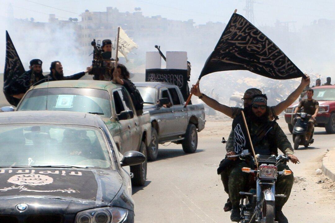 Al-Qaida Seizes Weapons, Bases From US-backed Syrian Rebels