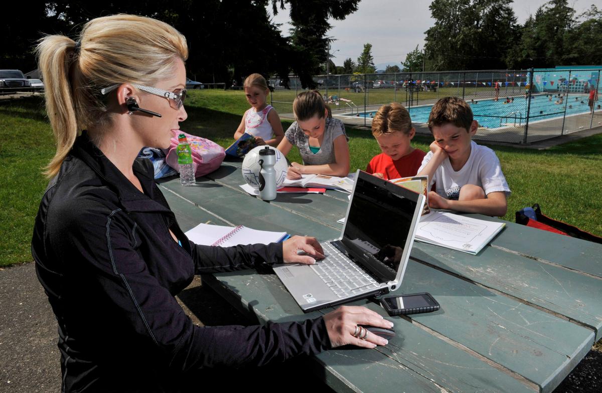 Advice Overload: Is It Ruining the Joy of Parenting?