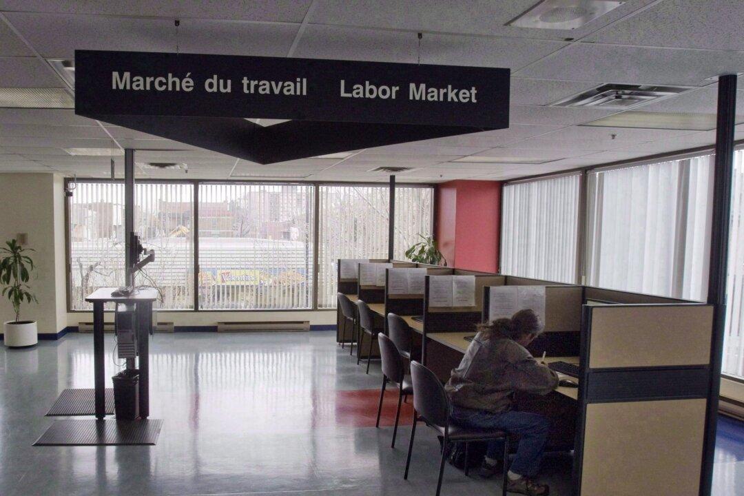 Jobs, Economy Close In on Health Care as a Top National Concern for Canadians: Poll