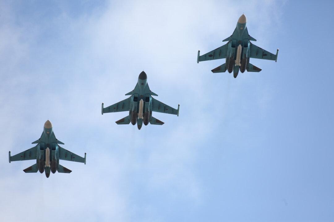 Russian Jets Strike US-Backed Forces in Syria