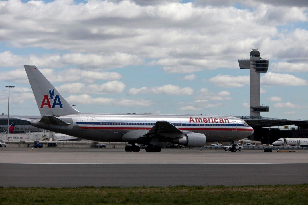 Plane Hit by Lightning Makes Emergency Landing at JFK