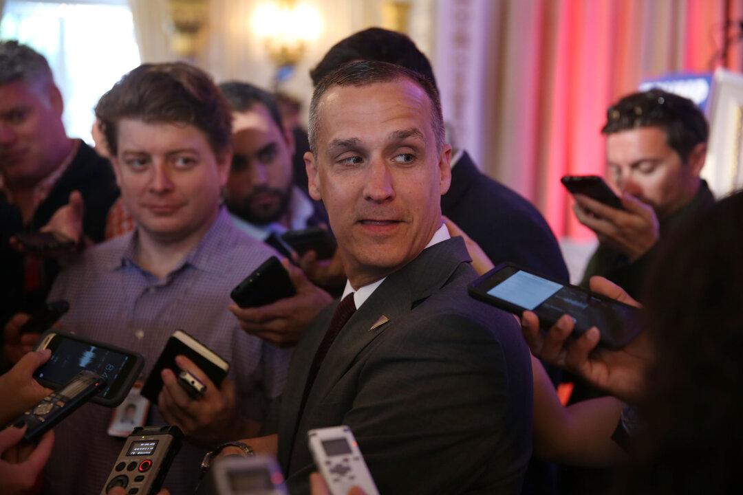 Video: Trump Campaign Manager Grabs Collar of Protester