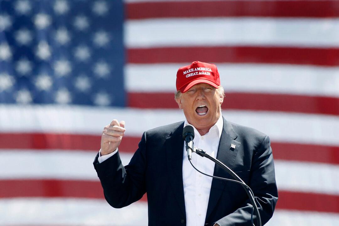 Trump’s Immigration Stance Resonates at Tense Rallies