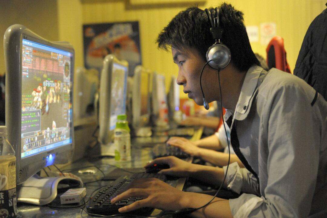 Chinese Regime Controls Public Opinion Through Mobile Game Ads, Expert Says