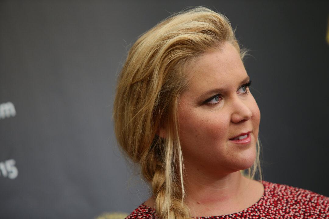 Amy Schumer Leaves Massive Tip for ‘Hamilton’ Bartenders