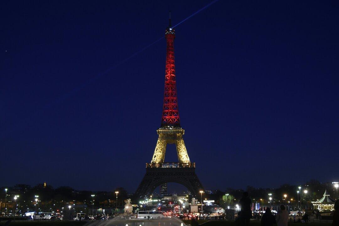 ISIS Poll: What Colors Should the Eiffel Tower Turn to Next?
