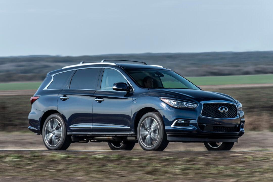 2016 Infiniti QX60 AWD: Big Enough for a Family; Designed for a Driver