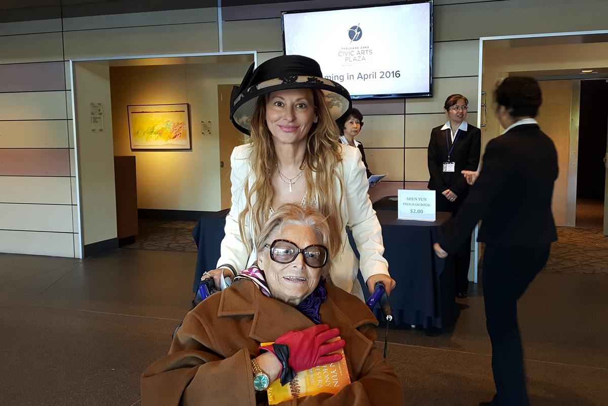 Hollywood Filmmaker Says Shen Yun is ‘Absolutely Fabulous, More People Should See It’