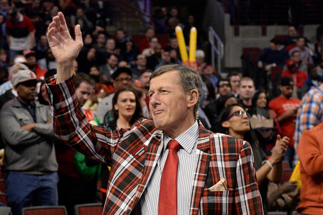 Craig Sager: Pin Featuring NBA Reporter and Gregg Popovich for Sale to Benefit Cancer Research