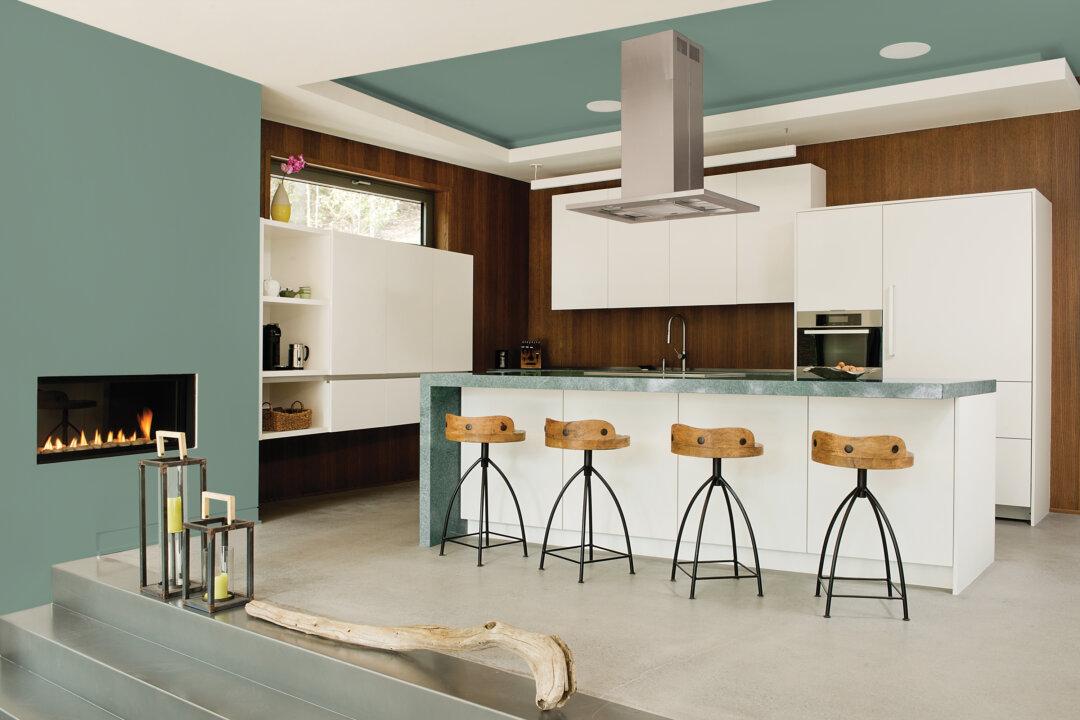 Green is the Colour for Spring Décor