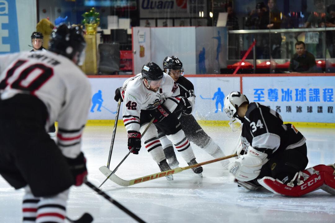 Sharks and Tycoons Cruise to Victory in Round 1 of Playoffs