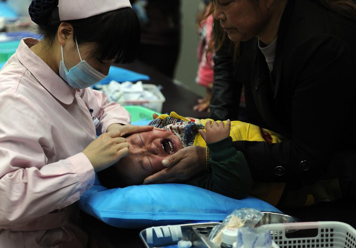 Seeking Safe Vaccines in Hong Kong, Mainland Chinese Face Barriers