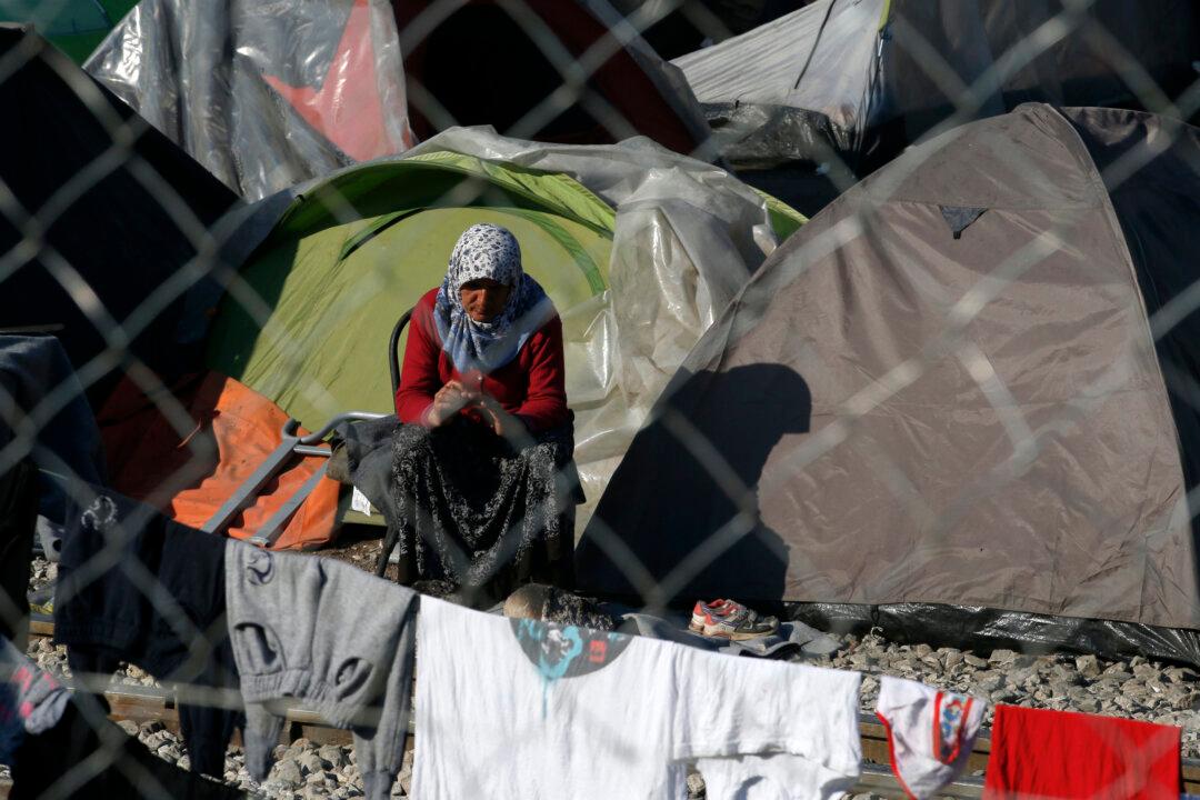 At Closed Border, Thousands Stand Their Ground in Hope