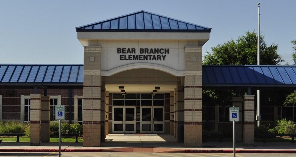 Elementary School in Texas Bans Parents from Entering School to Pick Up Kids