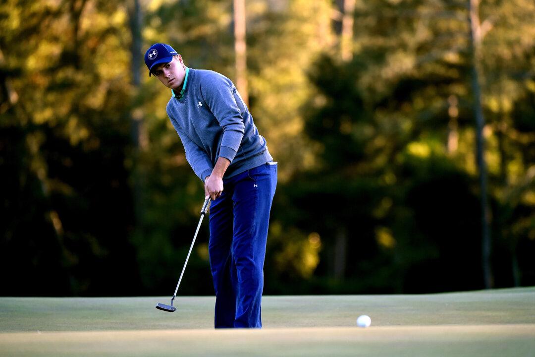 Spieth Stumbles but Still Keeps Masters Lead