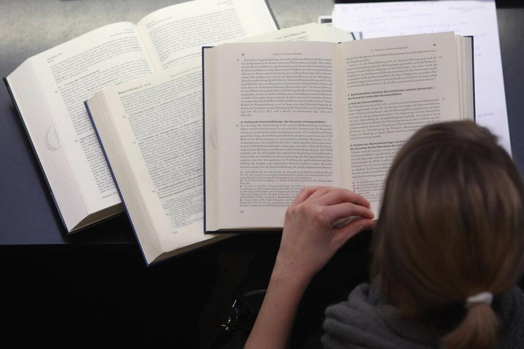 Court Rules Florida School Textbook Committee Violated Florida Sunshine Laws