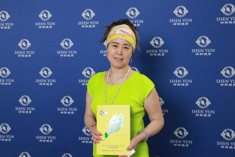 Director of Dance Company: Shen Yun Touched Every Cell of My Body