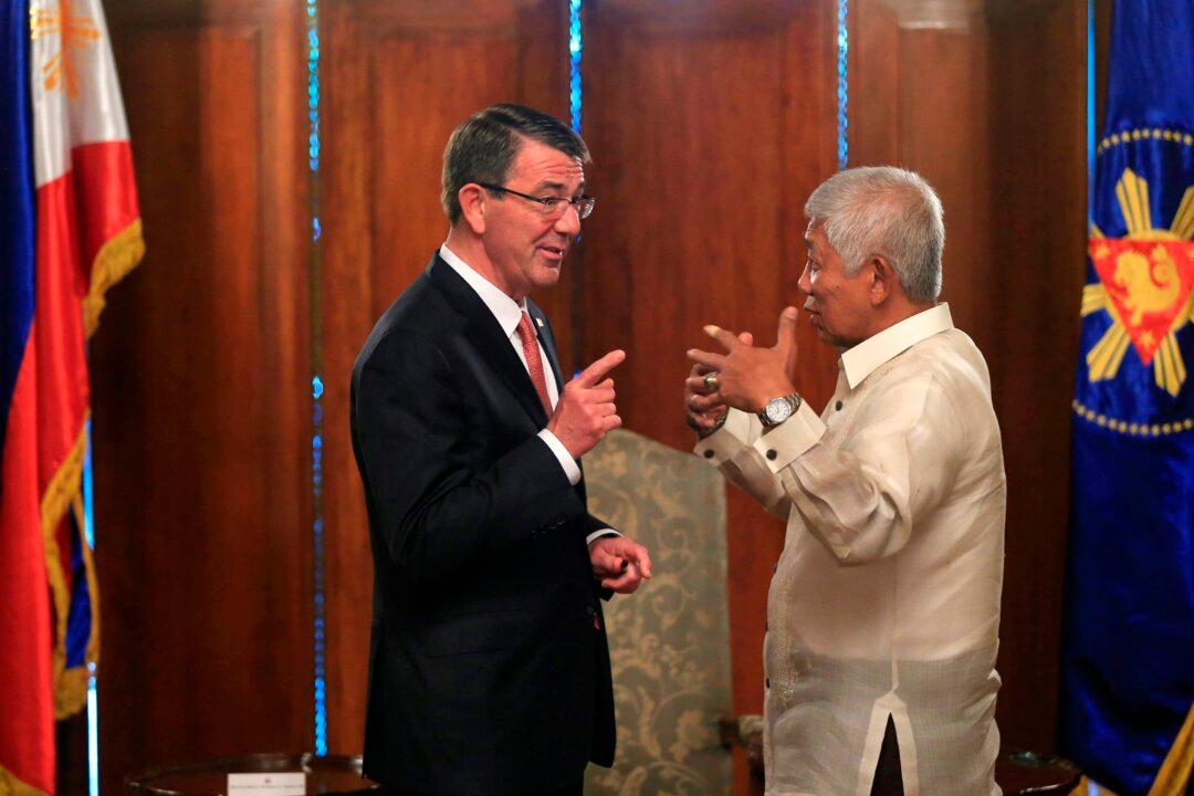 US Reveals Joint Patrols in South China Sea With Philippines