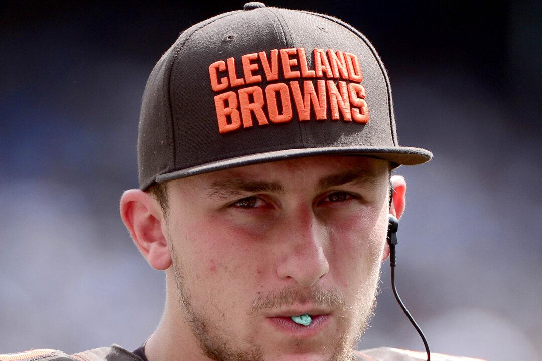 Troubled Quaterback Johnny Manziel Allegedly Trashes Hollywood House