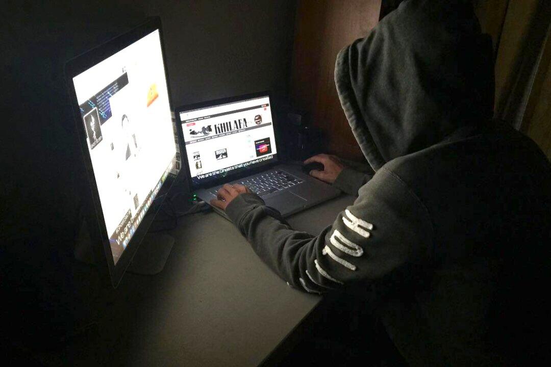 Hackers Cause Chaos in ISIS Ranks by Hijacking Twitter Accounts