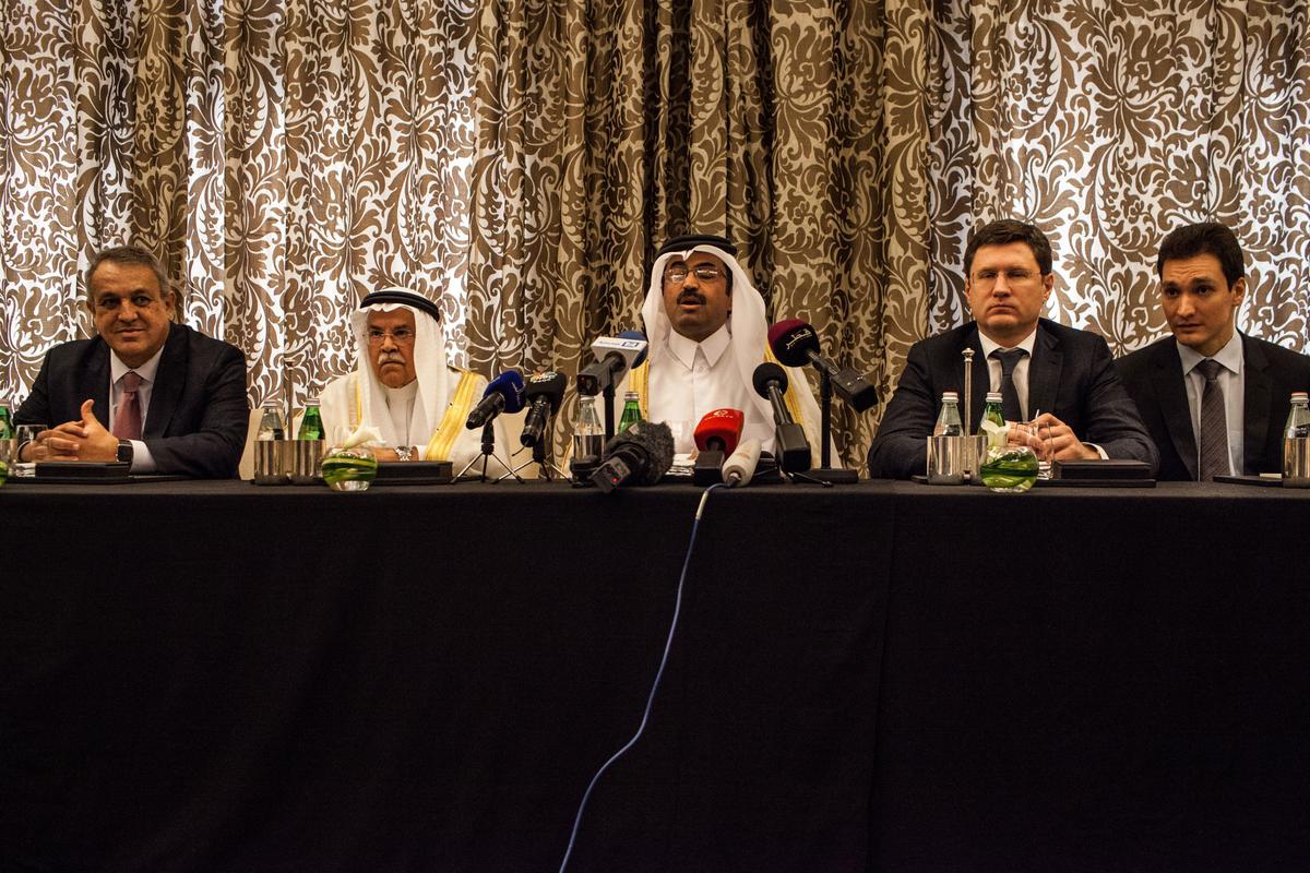 Oil Producers Meet in Qatar to Discuss Cap, Iran Absent