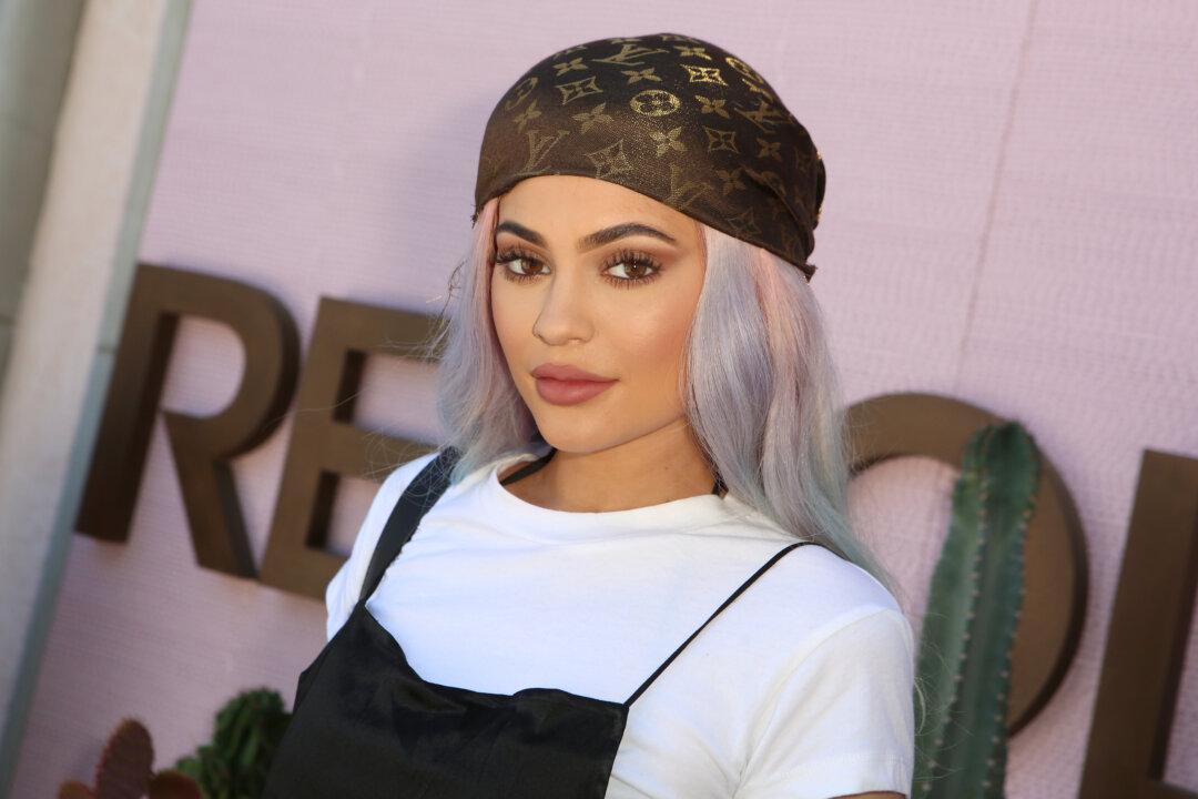 Kylie Jenner Responds to Criticism of Defects in Lip Gloss Brand