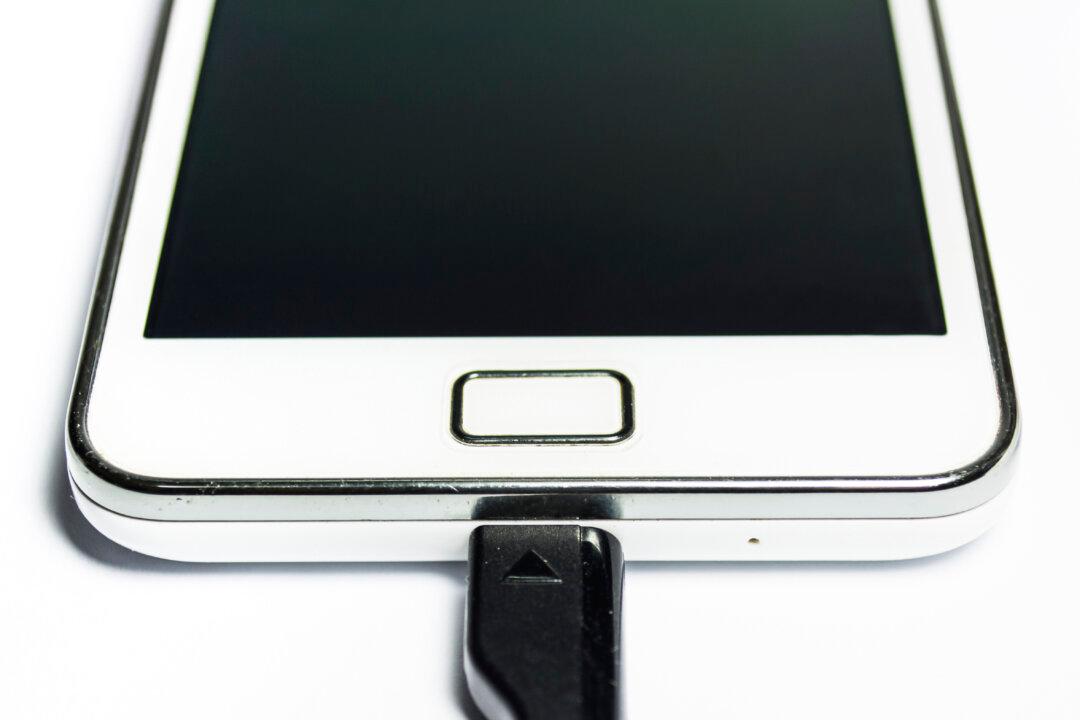 Woman Electrocuted While Talking on Plugged-In Mobile Phone