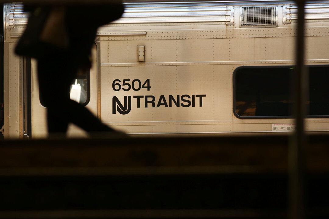 NJ Transit Disrupted by Massive Brush Fires Seen From New York, Red Flag Alert Issued
