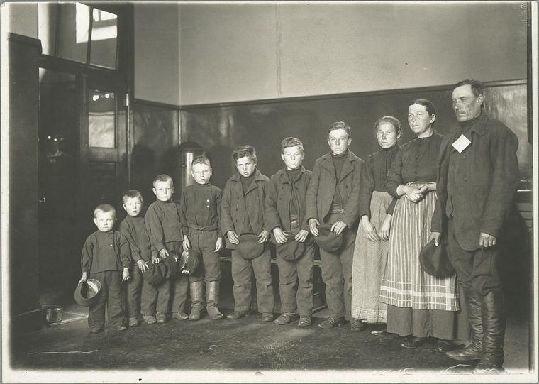 Century Old Photos of Ellis Island Immigrants Show What They Left Behind