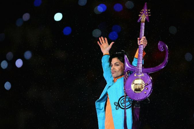Minnesota Twins Baseball Team Honors Prince With Purple Lit Stadium
