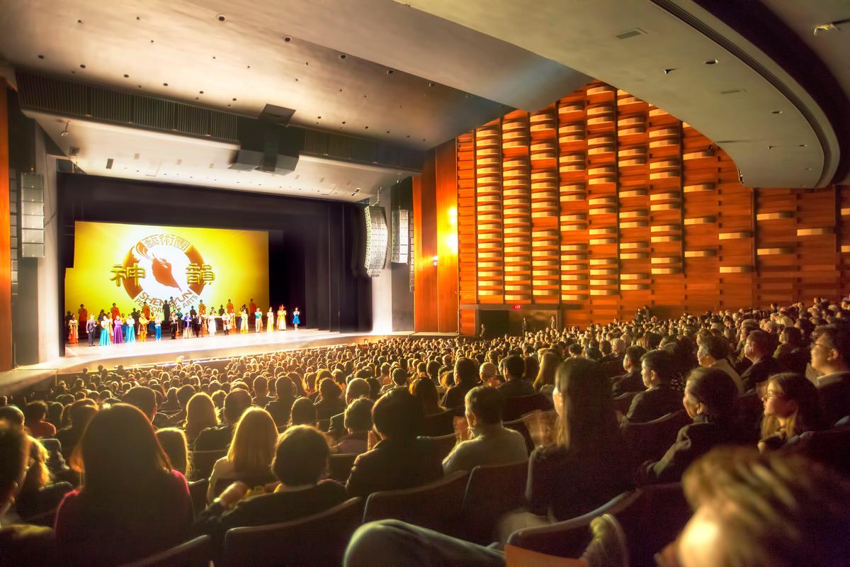 Shen Yun Preserves History, Says Toronto Lawyer