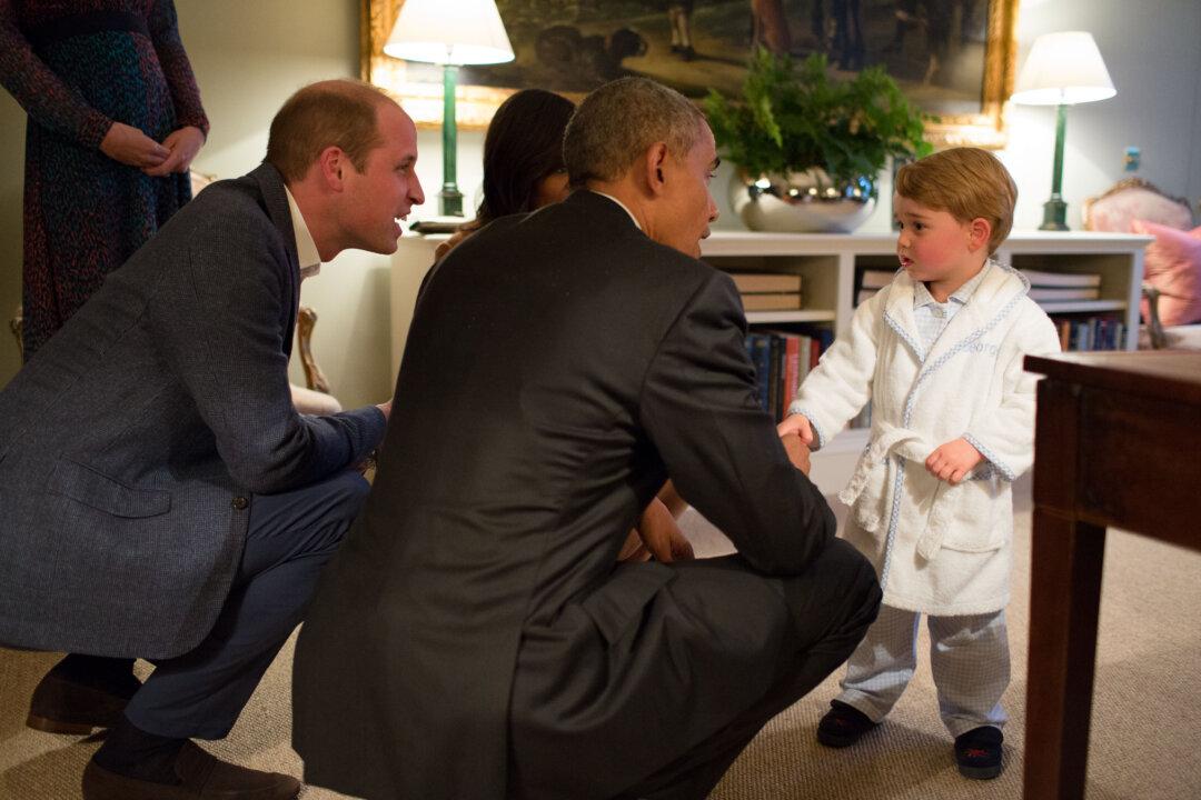 Photos: Prince George Meets Obamas, While Looking Adorable in a Robe