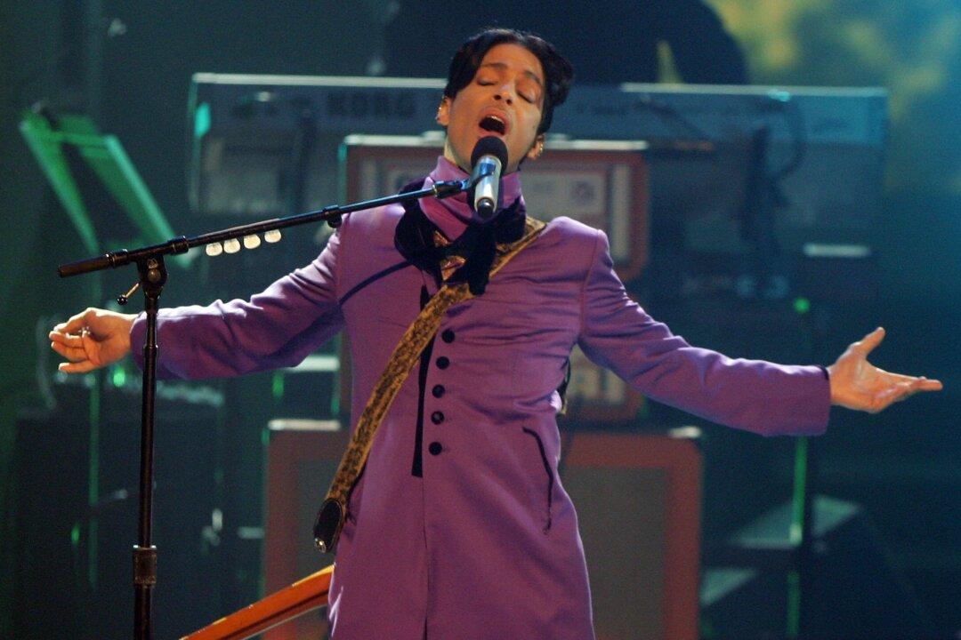 Video: Prince Covers David Bowie’s ‘Heroes’ at His Last Concert