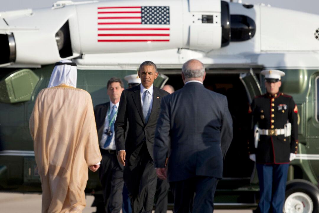 Obama’s Royal Holiday: Lunch With Queen, Dinner With Princes